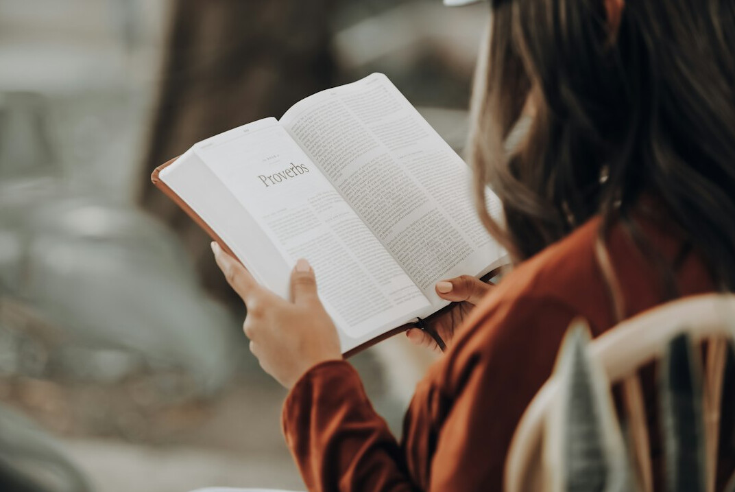 actress reading book